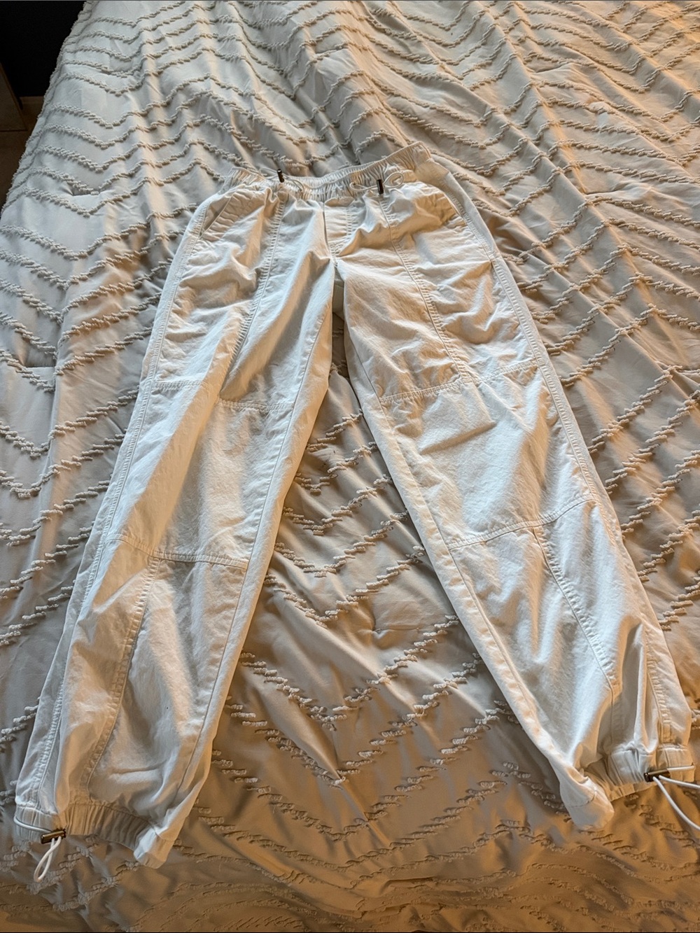 Arizona Jean Company White Drawstring Jogger Pants